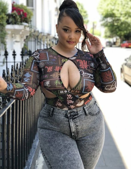 Natalie E Wade hot star gallery