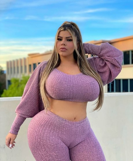 Michelle Mendez high quality star pic