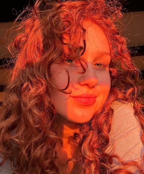 Nika Parker model art galleries