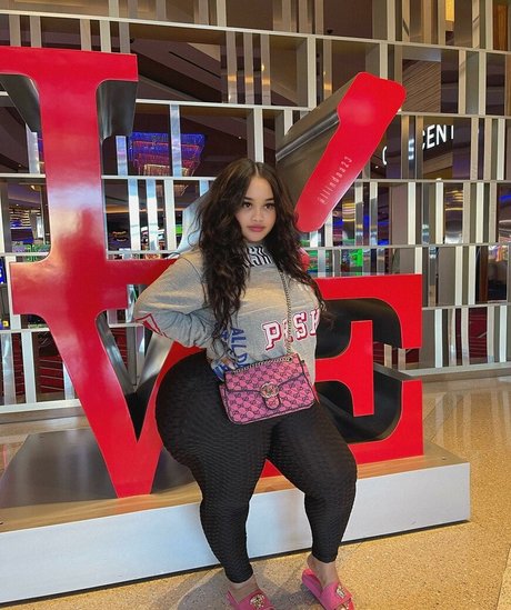 popular onlyfans beautiful nude pic