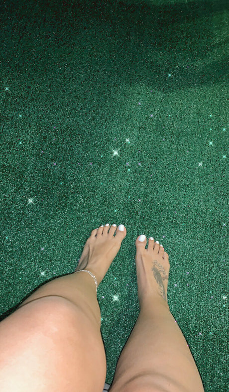 babe brunette onlyfans sexy naked picture