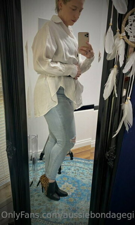 petite asian onlyfans top image