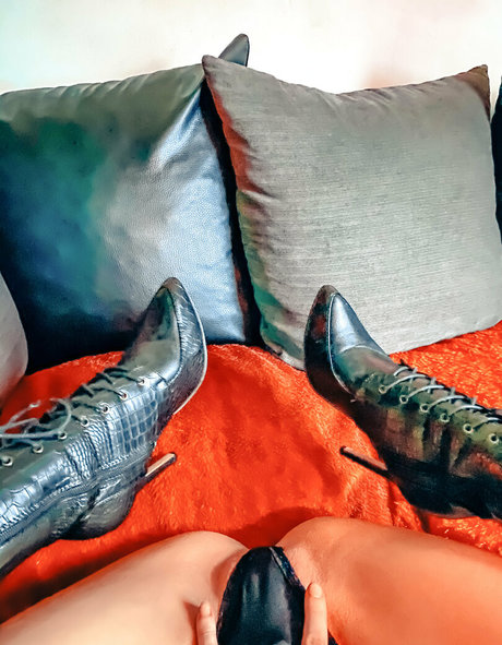 thenakedbiker pretty actress galleries