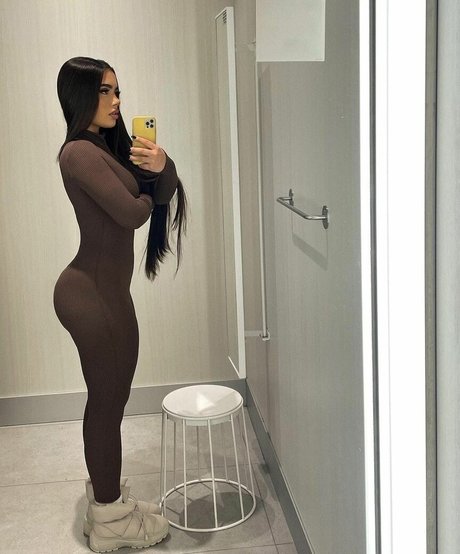 anaa__flri art model images