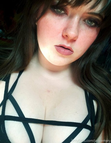 janeemery naked model img