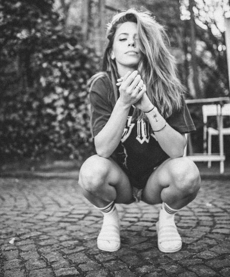 Vanessa Mai naked star picture