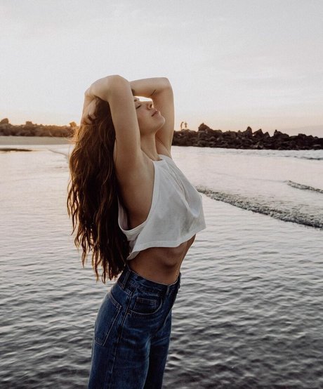 Vanessa Mai pornstar art galleries