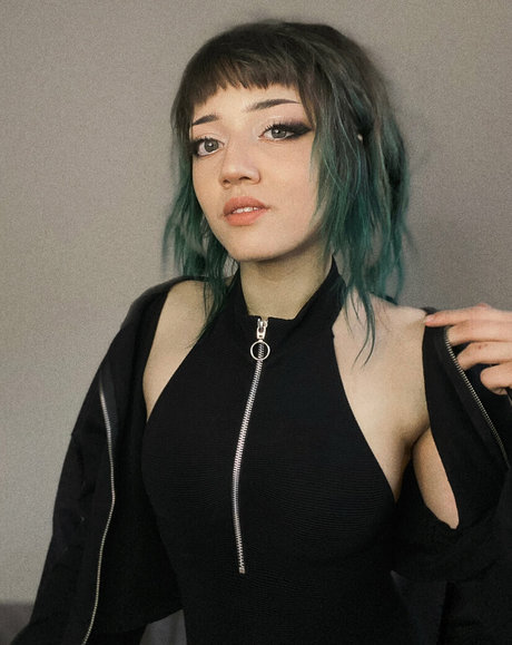 alvieonline sexy model images