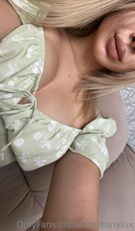 iamjennylux model art galleries