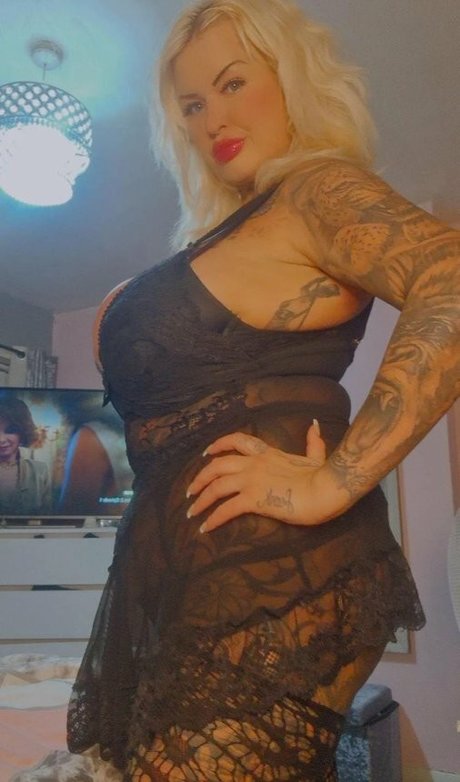 blonde lesbian onlyfans beautiful pics