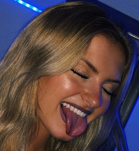 Mackinzee Hill sex pornstar img