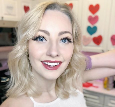 Cannibalqueen hd pornstar pic