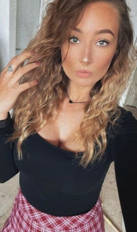 lizzzyfox pretty actress galleries