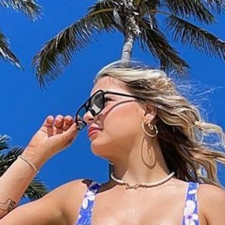 Lara Ledwidge hot star img