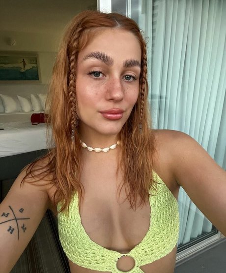 Lara Ledwidge star nude gallery