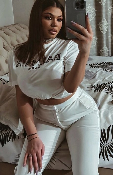 Roxana Elena pretty model photos