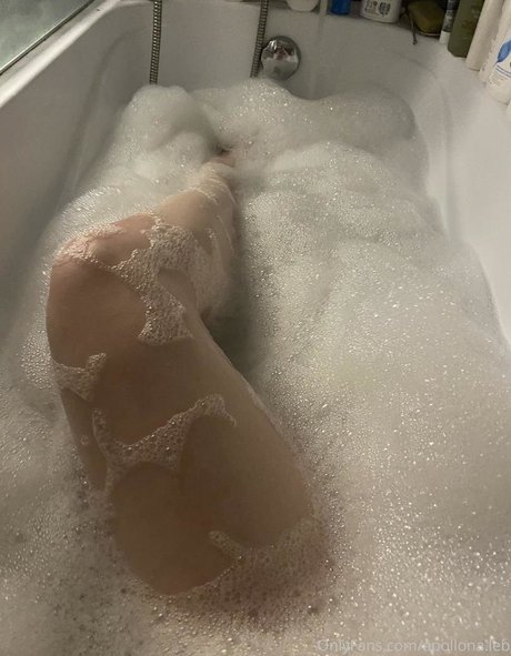 apollona swan naked pornstar picture