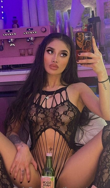 freesojustarr nudes model image