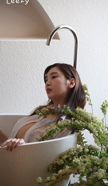 Lee Haein Leezy model free pics