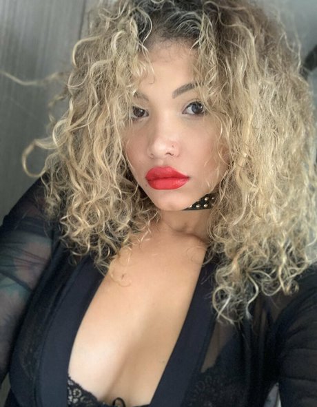 model onlyfans pornographic images