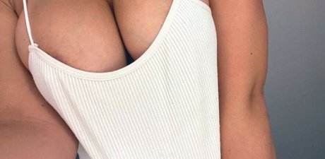 Africasweet nudes actress picture