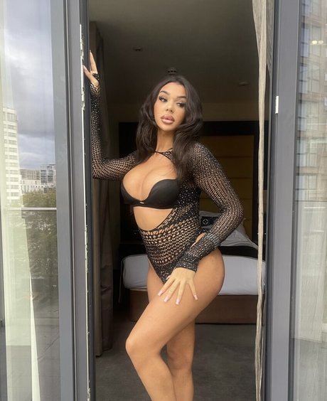 Naya Martinez star nude pictures