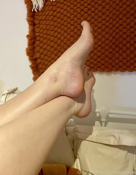 lucyfeetandtoes art pornstar image