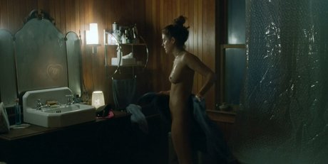 Riley Keough free actress pic