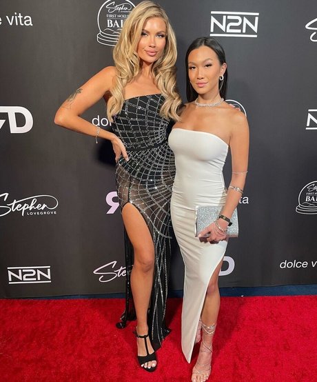 Phoebe Davis hot model pics