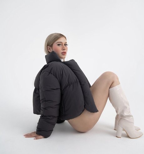 Laurimfgarciaa hd pornstar pic