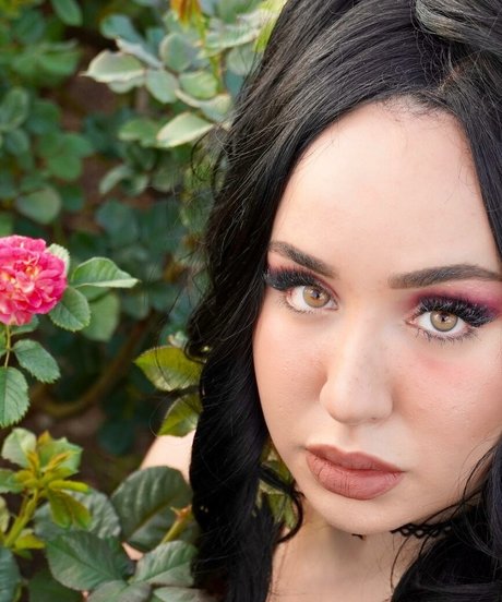 Tana Habibi naked star photo