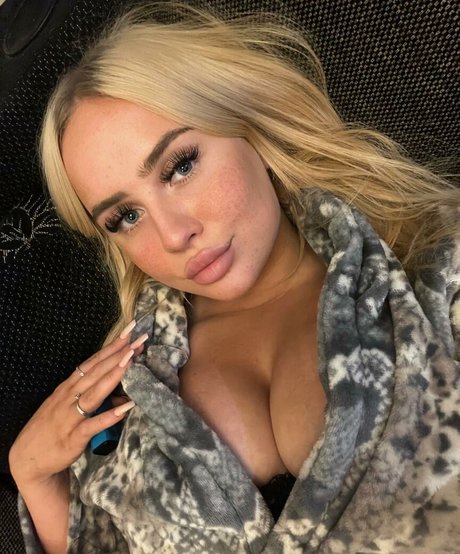 Molly O Shea porn model img