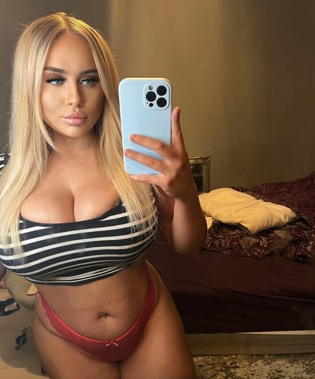 Molly O Shea model erotic pics