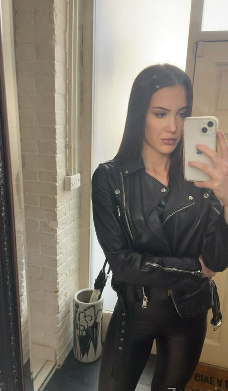 mistresszoenoir nude pornstar img