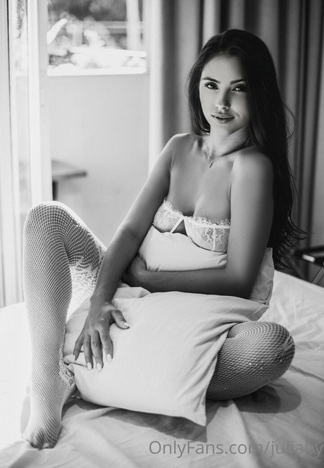juliaby xxx model gallery