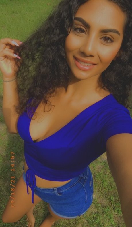 Priya Singh perfect model pic