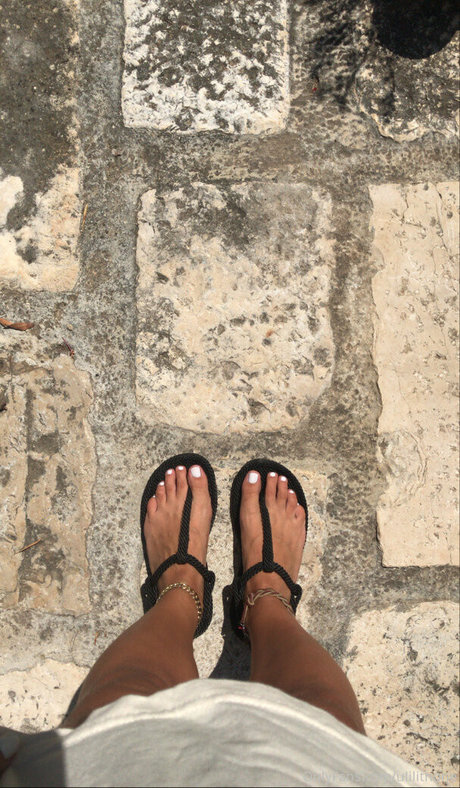 therealme753 naked model image