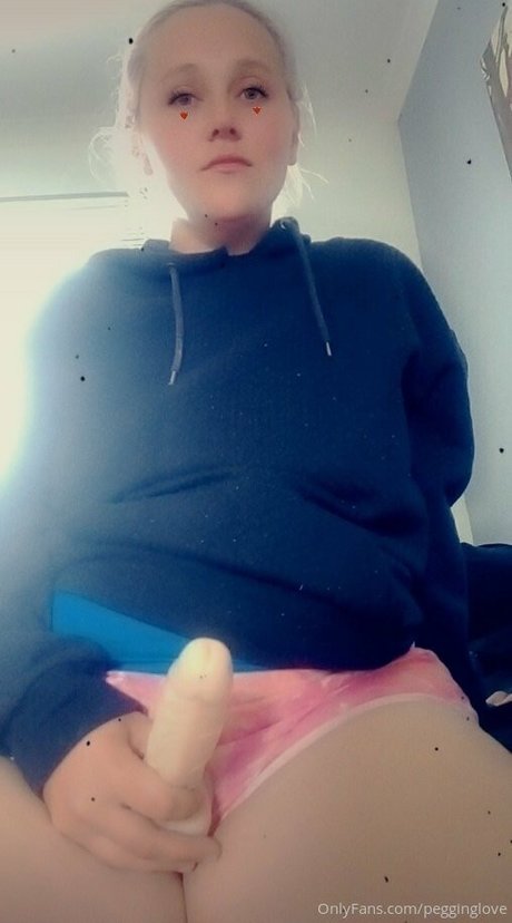 pegginglove star nude pics