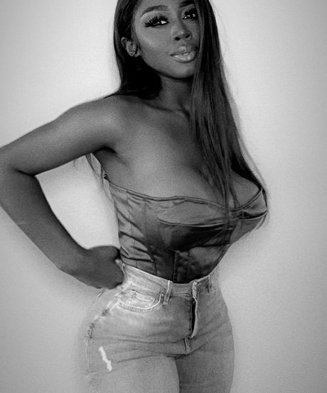 LXRYCC high quality model photo