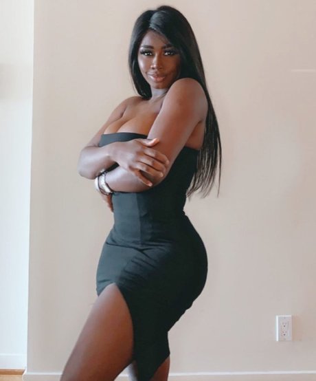 LXRYCC naked model pictures