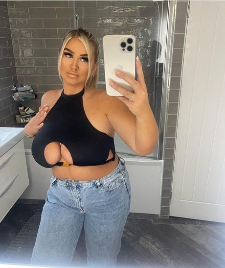 blonde babe onlyfans sexy image