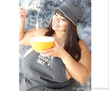 milaloves porn model img