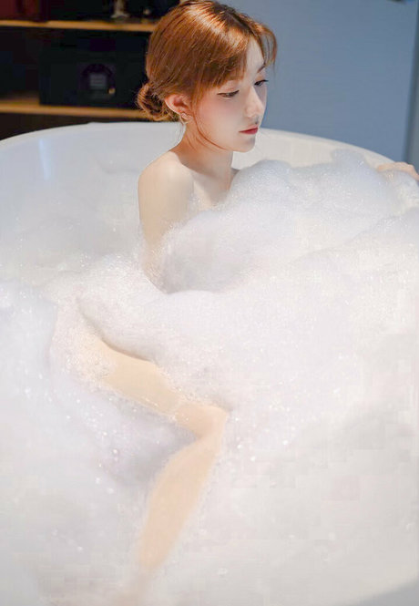 xxxhabi nude model photo