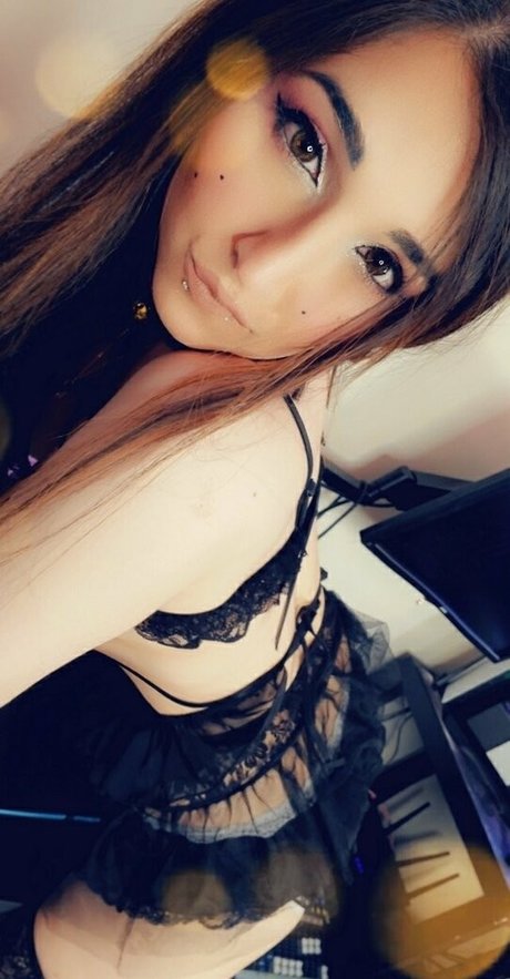 emilyroseiv art actress pics