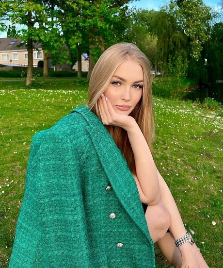 hailey xxx erotic model img