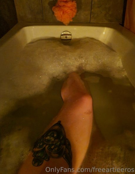 freeartieeros naked actress pic