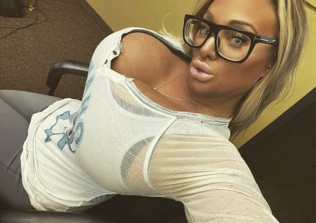 sexxystarr77 nude pornstar pictures