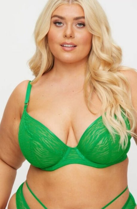 Izzy Nicholls star pornographic photo