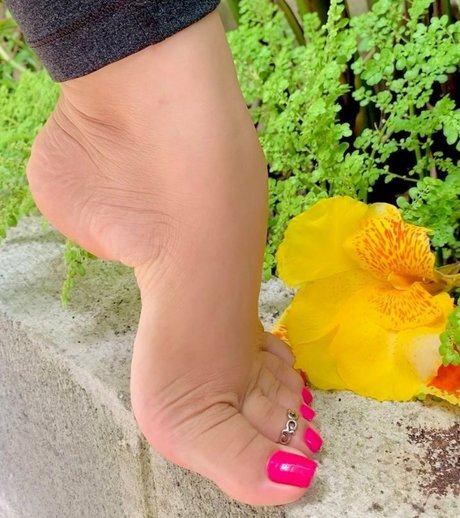 Cinnamonfeet model nudes pics