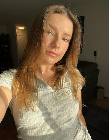 ashleyisadoll pornographic star image